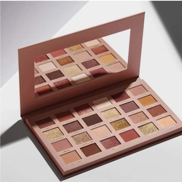 Ciaté London Brazilian Glow Eyeshadow Palette 24-Pan - Picture 2 of 16